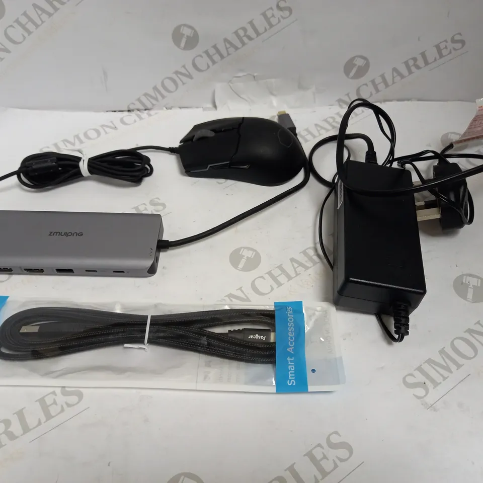 LOT OF APPROXIMATELY 10 ASSORTED ELECTRICAL ITEMS, TO INCLUDE MOUSE, USB DOCK, AC ADAPTER, ETC
