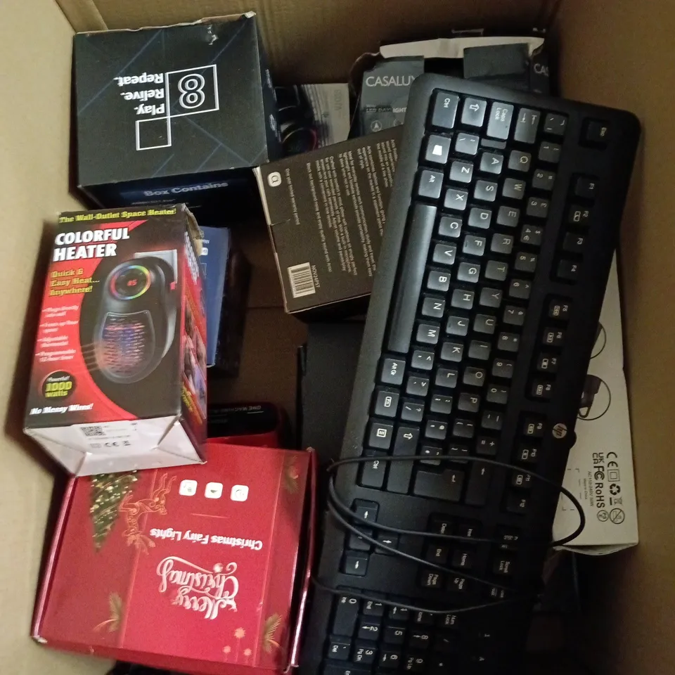 APPROXIMATELY 10 ASSORTED ELECTRICAL PRODUCTS TO INCLUDE USB KEYBOARD, PLUG IN HEATER, FAIRY LIGHTS ETC