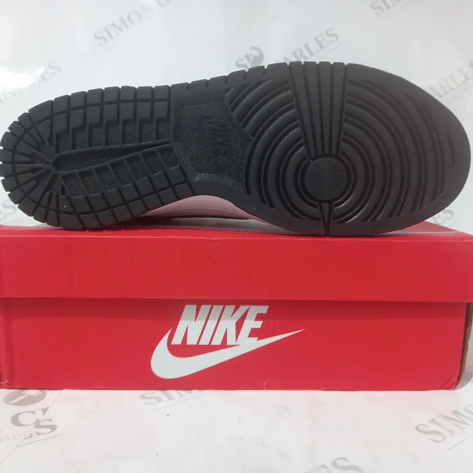 BOXED PAIR OF NIKE DUNK LOW SHOES IN BLACK/WHITE UK SIZE 8