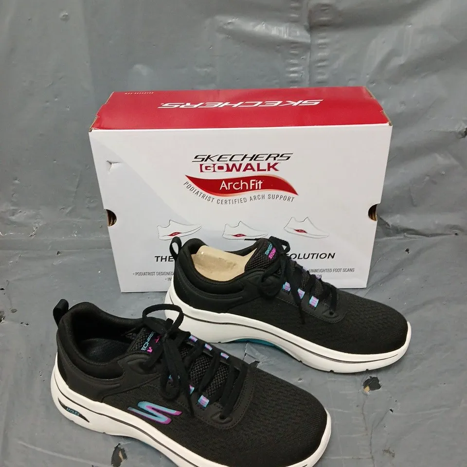 BOXED PAIR OF SKECHERS GO WALK ARCHFIT WOMENS LACE UP TRAINER BLACK UK 6