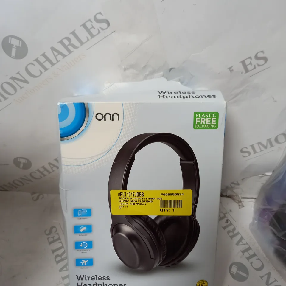 BOX OF APPROXIMATELY 20 ASSORTED ELECTRICAL ITEMS TO INCLUDE HEADPHONES, REMOTES, KEYBOARDS ETC 