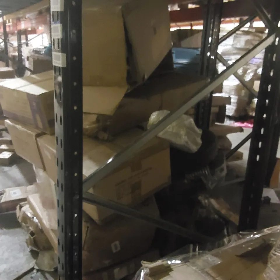 PALLET CONTAINING A LARGE QUANTITY OF ASSORTED ITEMS INCLUDING GLASSES, CATERING ITEMS ECT