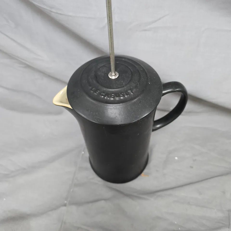 LE CREUSET ENAMELLED CAST IRON POT, BLACK, 22 CM – LID LE CREUSET (22-11). COFFEE.