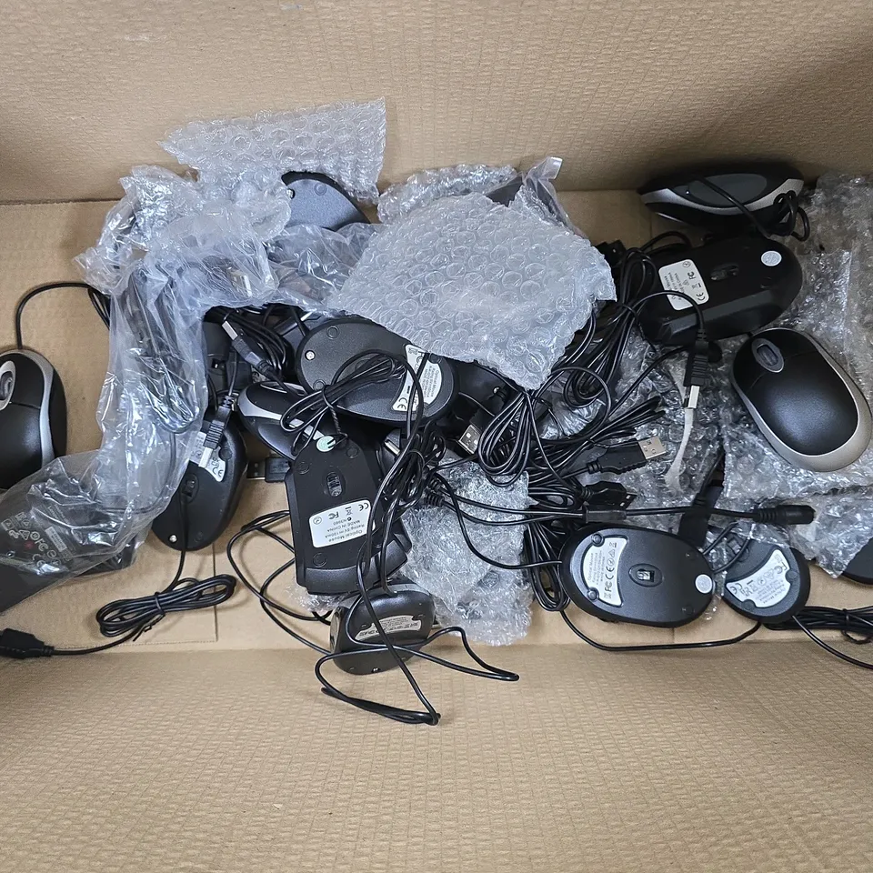 APPROXIMATELY 12 OPTICAL WIRED MOUSES IN BLACK