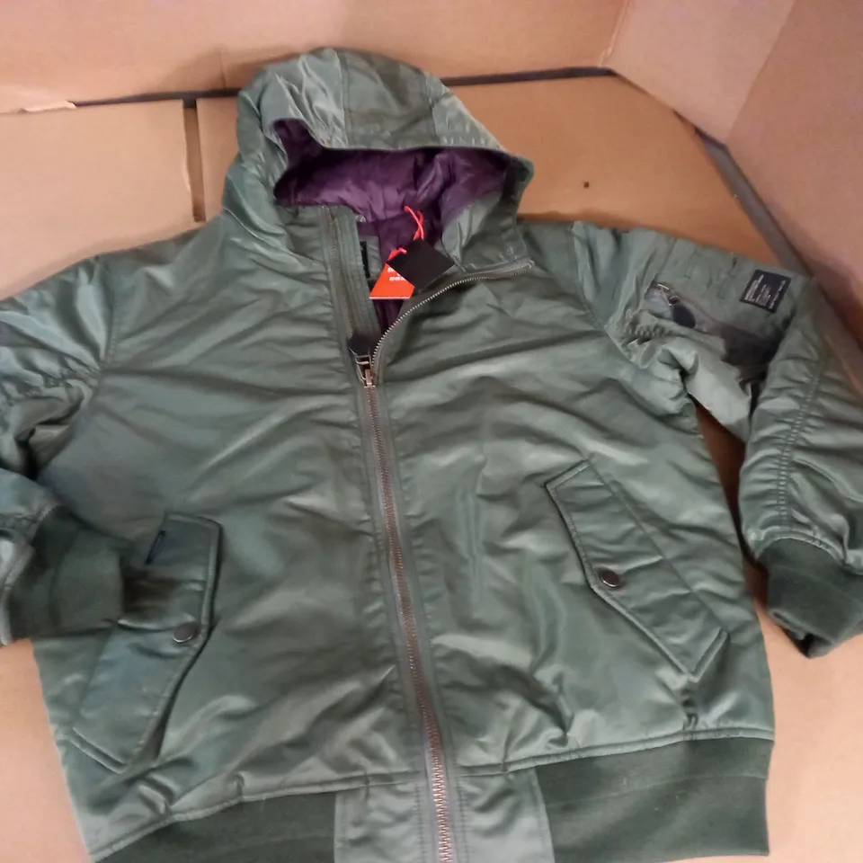 SUPERDRY MAT HOODED BOMBER IN GREEN - M