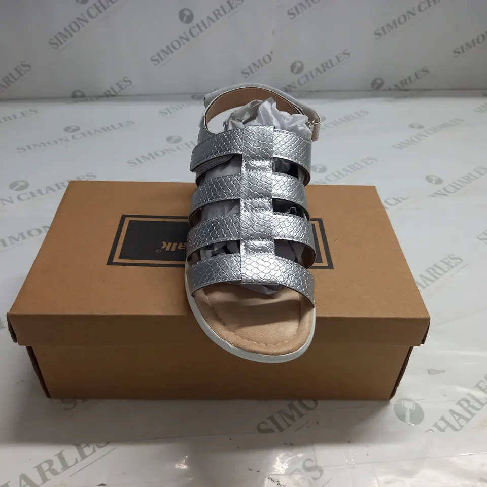 BOXED PAIR OF CUSHION WALK ONE TOUCH CLOSE SANDALS IN SILVER - SIZE 5