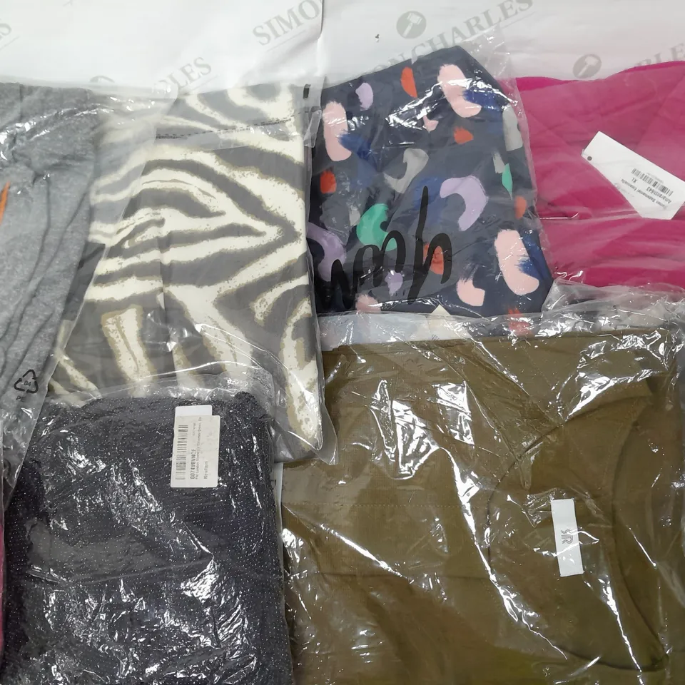 LOT OF APPROX 16 CLOTHING ITEMS IN VARIOUS BRANDS, STYLES, COLOURS AND SIZES