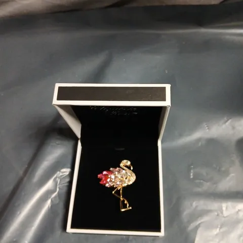 ELIZABETH ROSE FLAMINGO BROOCH – GOLD TONE WITH RED & CLEAR CRYSTALS (BOXED)
