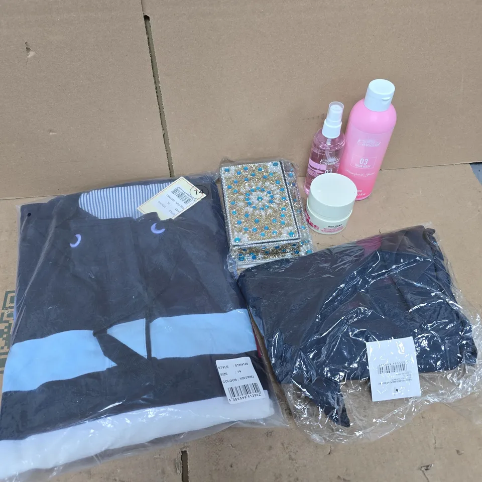 APPROXIMATELY 20 ASSORTED ITEMS TO INCLUDE PURE & NATURAL FLEECE, AMOUR DE CARNAVAL BODY WASH, BED HEAD TIGI TEXTURE WASH, ETC - COLLECTION ONLY