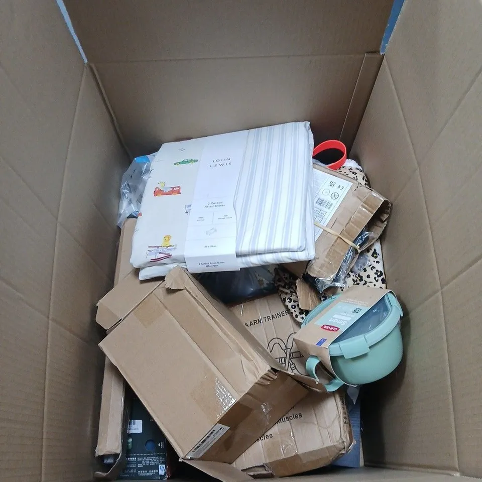 APPROXIMATELY 15 ASSORTED HOUSEHOLD ITEMS INCLUDING CURVER SMART ECO LINE SOUP CUP , JOHN LEWIS COTBED FITTED SHEETS AND SMARTSLEEVE PIPE SUPPORT 