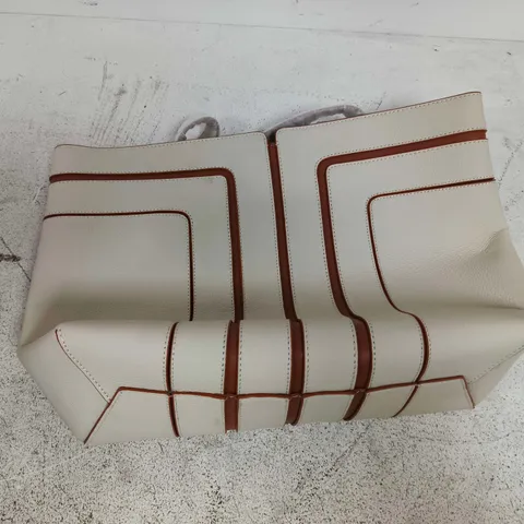 BEIGE STRUCTURED HANDBAG WITH BROWN PIPING – TOTE STYLE