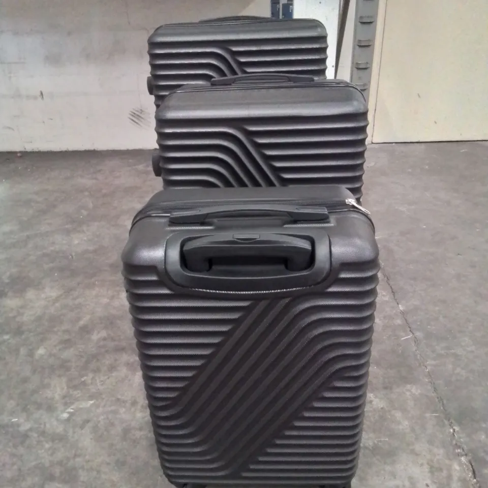 LARGE UNBRANDED SET OF TRAVEL SUITCASES ON WHEELS IN BLACK