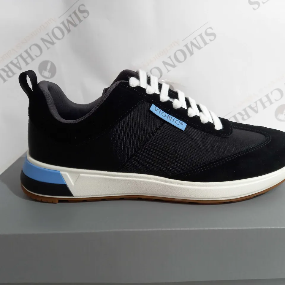 BOXED VIONIC BREILYN TRAINER IN BLACK - SIZE 6