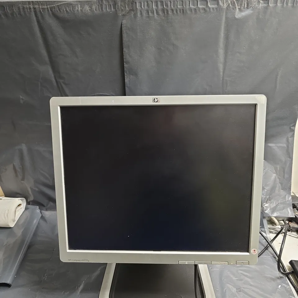 HP LA1951G 19-INCH LCD MONITOR