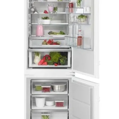 AEG 8000 SERIES TSC8M181CS FULLY INTEGRATED 70/30 FRIDGE FREEZER FROST FREE WITH FIXED HINGE - C RATED