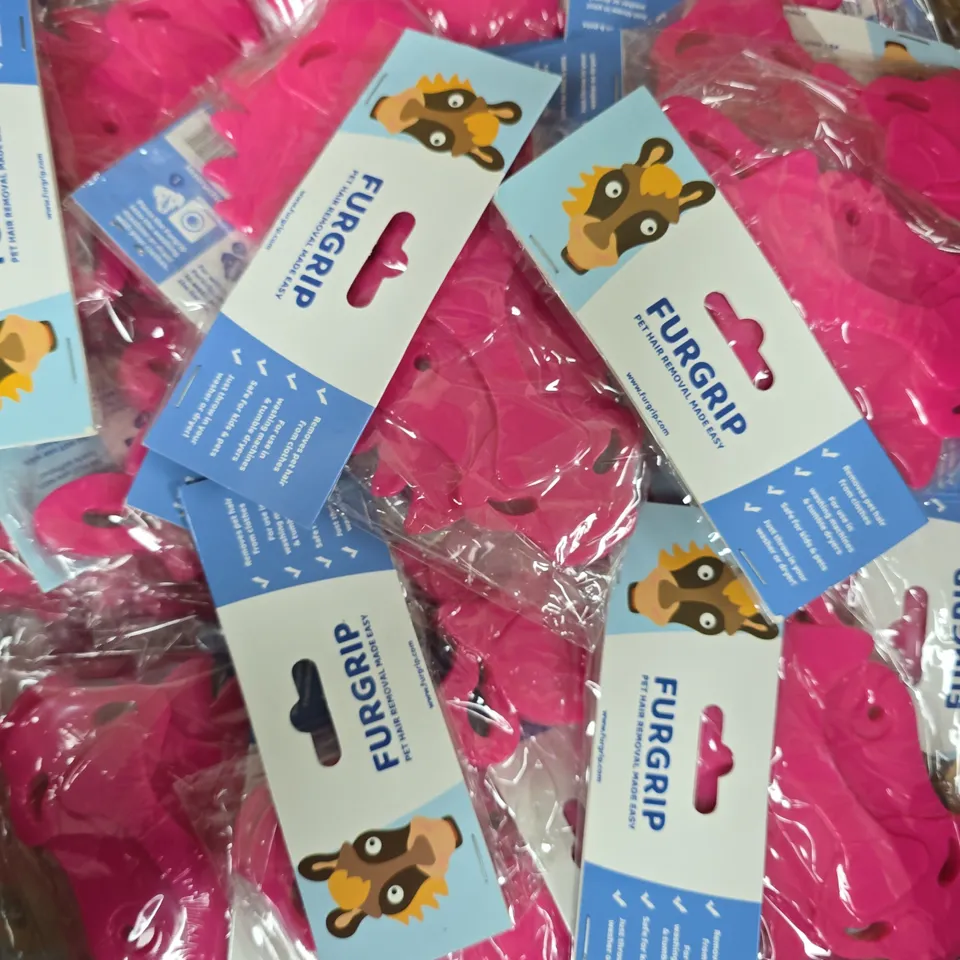 APPROXIMATELY 140 FURGRIP LAUNDRY PET HAIR REMOVERS - HORSE