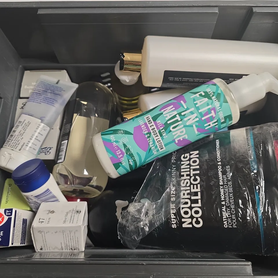 APPROXIMATELY 15 ASSORTED HEALTH & BEAUTY PRODUCTS TO INCLUDE RITUALS PRECIOUS AMBER HAND WASH, BOOTS WOUND CLEANSING WIPES, SUPER FACIALIST CLEANSING OIL, ETC, ETC - COLLECTION ONLY