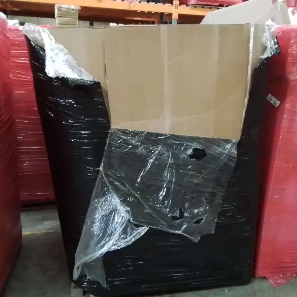 PALLET OF ASSORTED ITEMS TO INCLUDE: STEP LADDER, FOLDING MATTRESS, PET PLAY TENT, PET BEDS, TOWELS, TABLETOP EASEL ECT