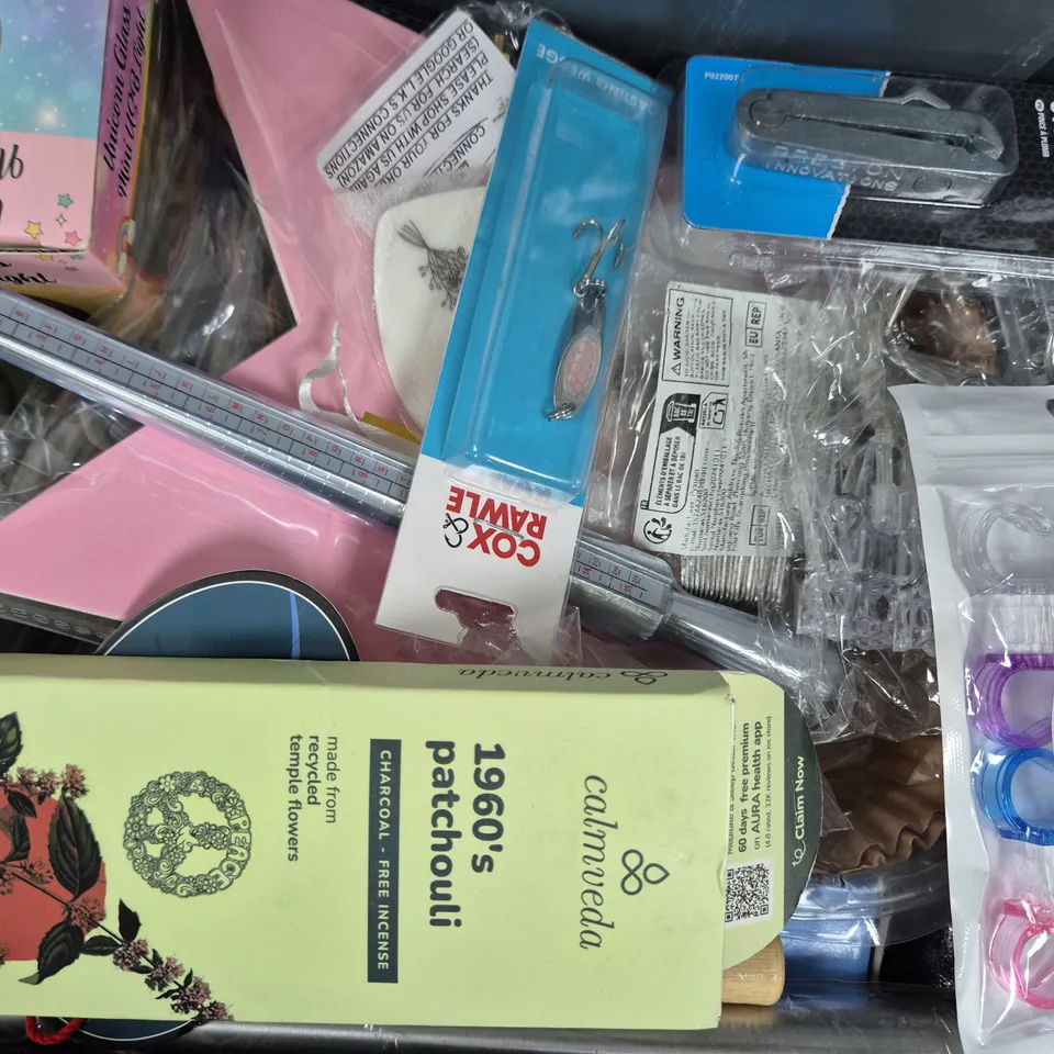 APPROXIMATELY 10 ASSORTED HOUSEHOLD ITEMS TO INCLUDE PASSPORT PELLET BAND STRETCHER, ETC