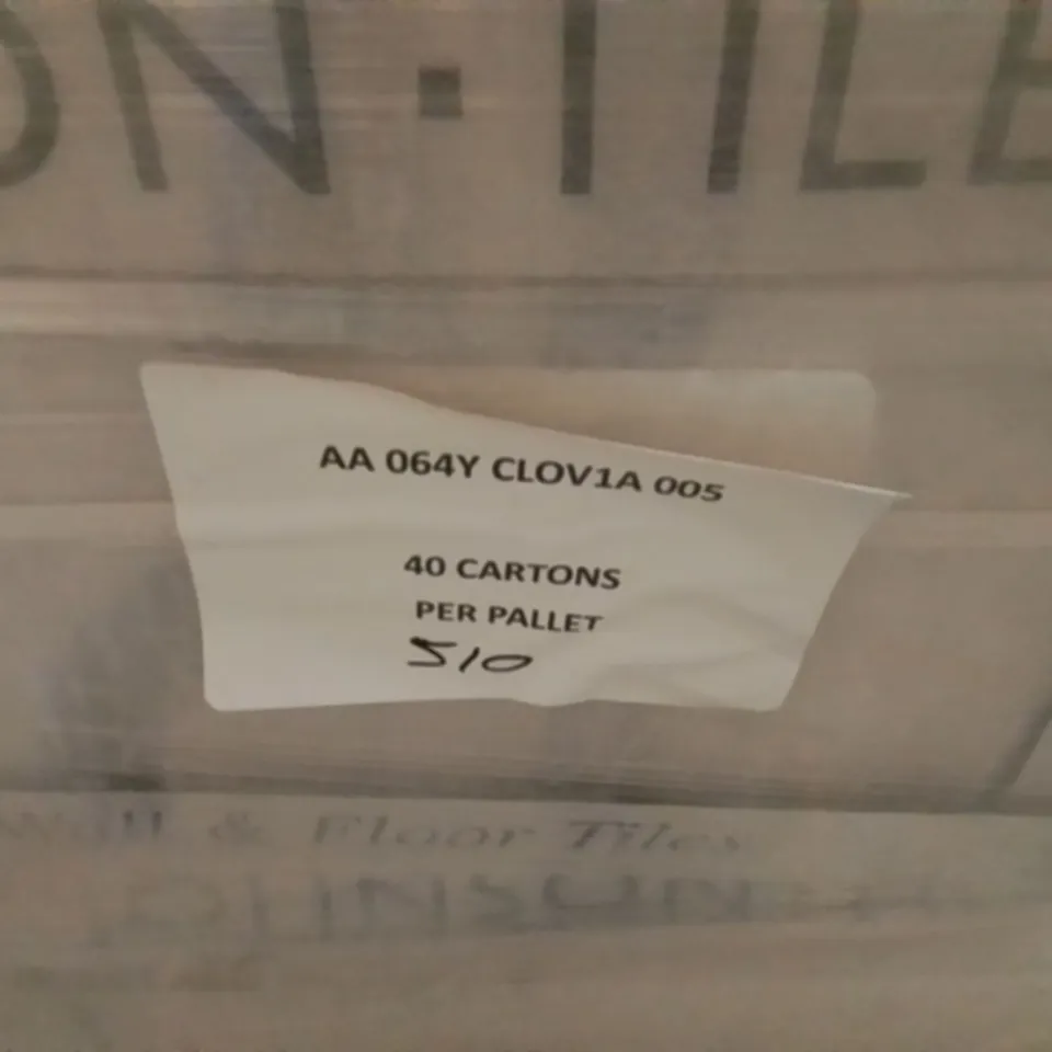 PALLET TO CONTAIN APPROXIMATELY 40 X PACKS OF JOHNSON CLOVELLY WHITE GLAZED WALL & FLOOR TILES - 5 TILES PER PACK // TILE SIZE: 597 X 297 X 10MM