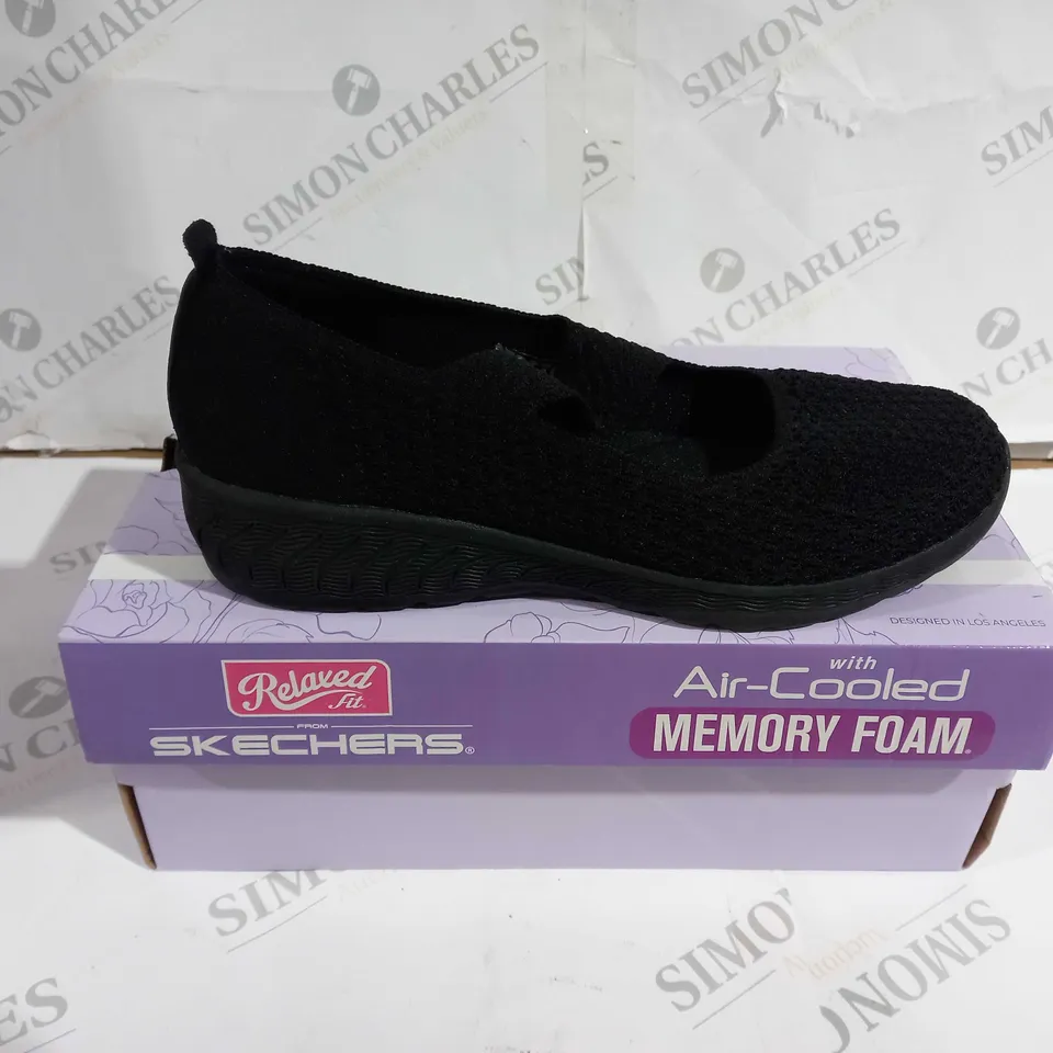 BOXED PAIR OF SKECHERS RELAXED FIT SHOES BLACK UK SIZE 6