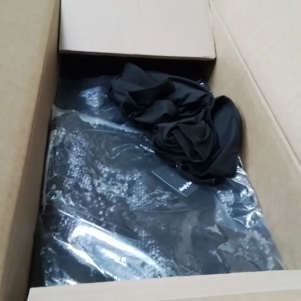 BOXED BRAND NEW APPROXIMATELY 18 SIMPLY BE SEQUIN TOP BLACK SIZE 20