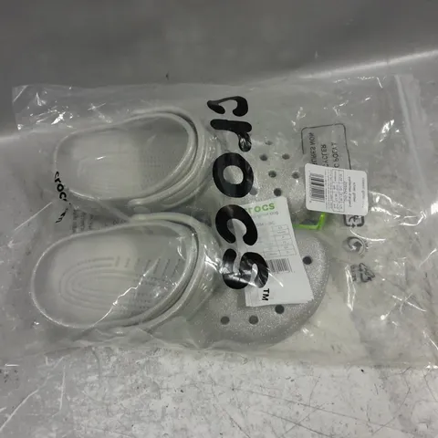 BAGGED PAIR OF CROCS CLASSIC GLITTER CLOG SILVER M3/W4