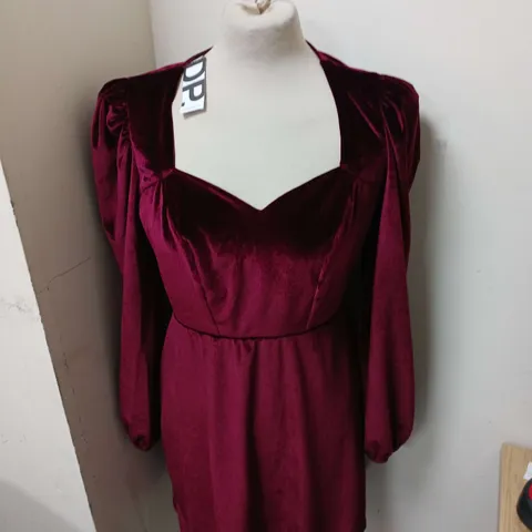 DOROTHY PERKINS VELVET MINI DRESS BERRY SIZE 10