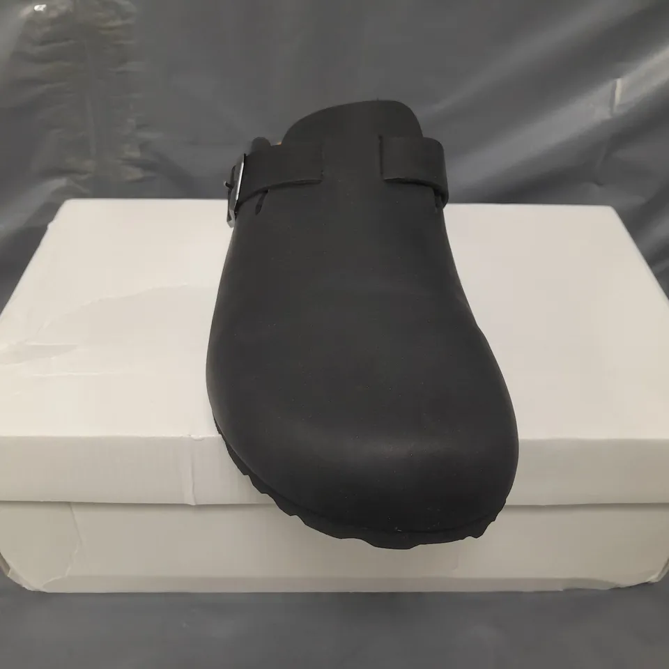 BOXED PAIR OF SOLE SHOES IN BLACK EU SIZE 42