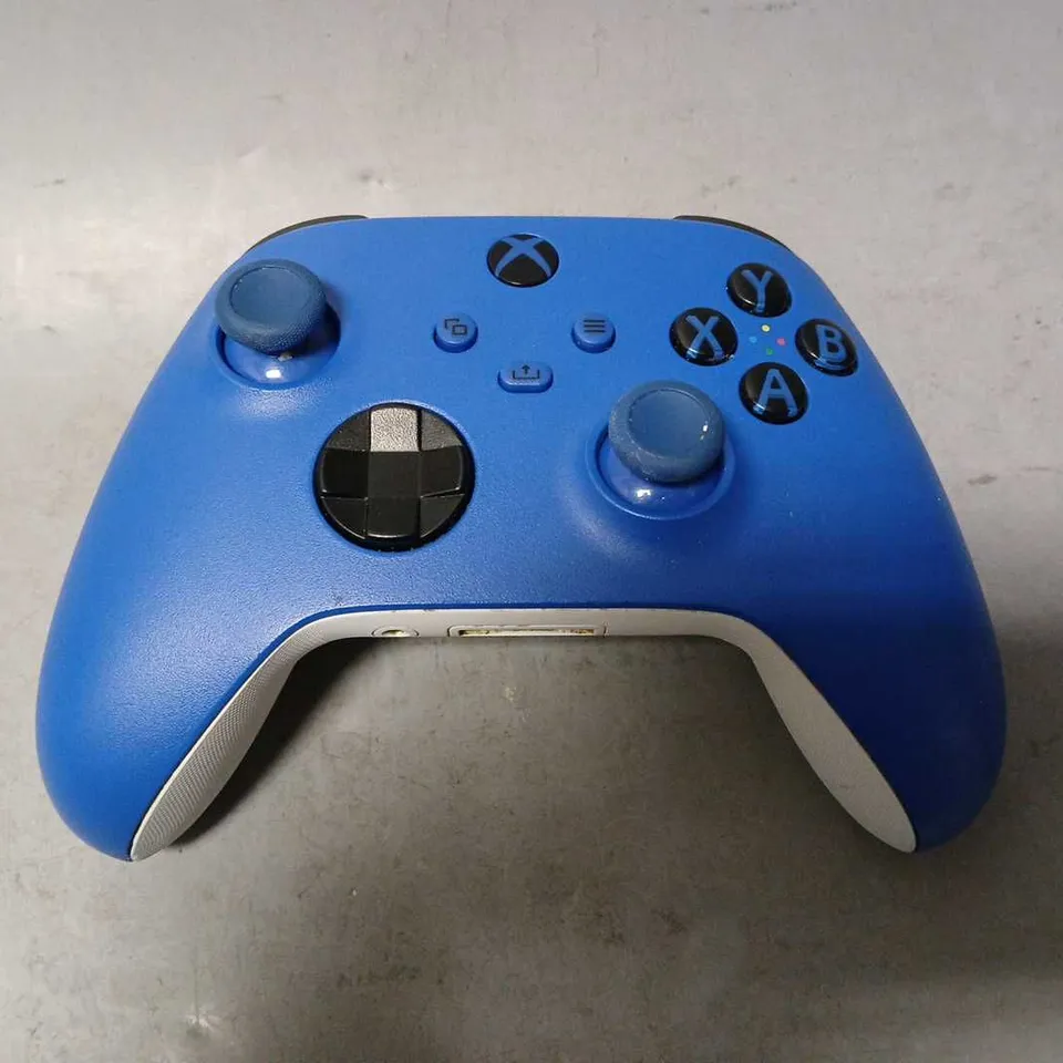 XBOX X CONTROLLER IN BLUE