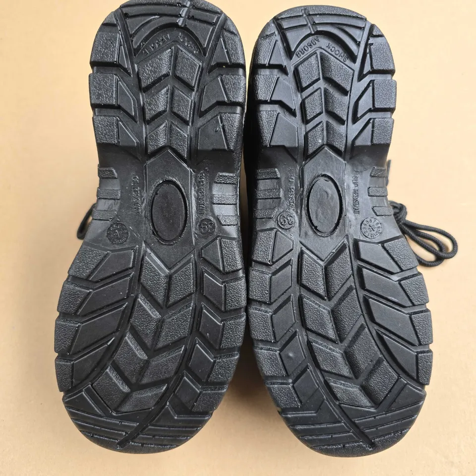 BRAND NEW BOXED CONTRACTOR BLACK SAFETY BOOTS - UK 6