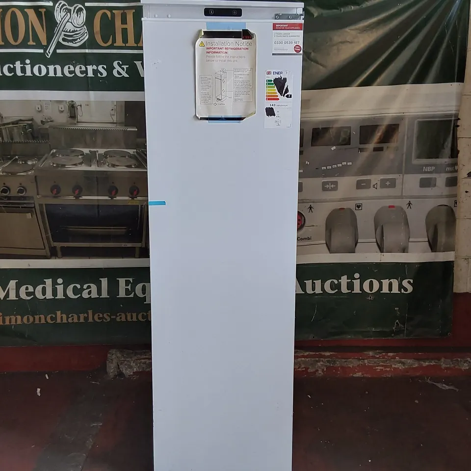 CDA FW821 54CM WHITE IN COLUMN INTEGRATED LARDER FRIDGE