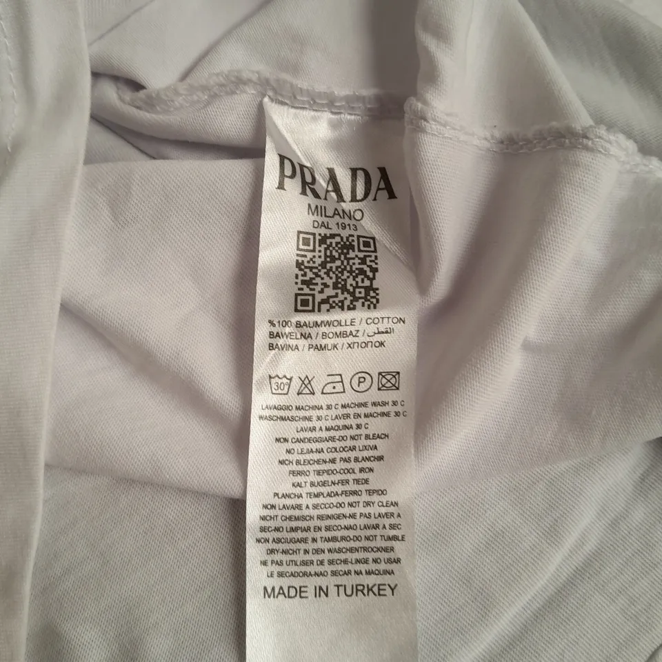 WHITE PRADA T-SHIRT SIZE L