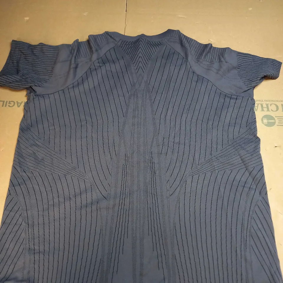 GYMSHARK APEX SEAMLESS SS TOP - UK M