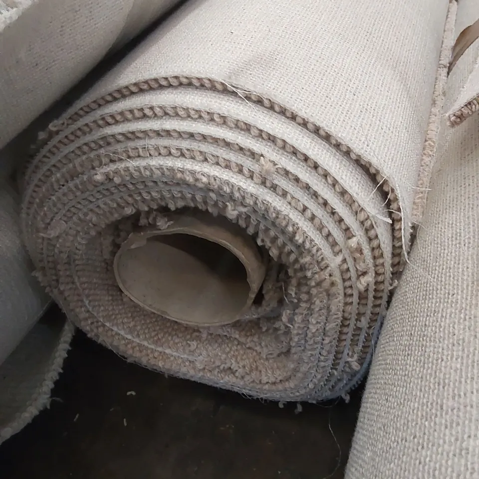 ROLL OF QUALITY BEACHCOMBER BARNACLE CARPET // SIZE: APPROX 4 X 8.03m