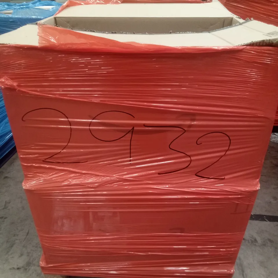 PALLET OF ASSORTED ITEMS INCLUDING BABY SOCKS & WRIST BRACES