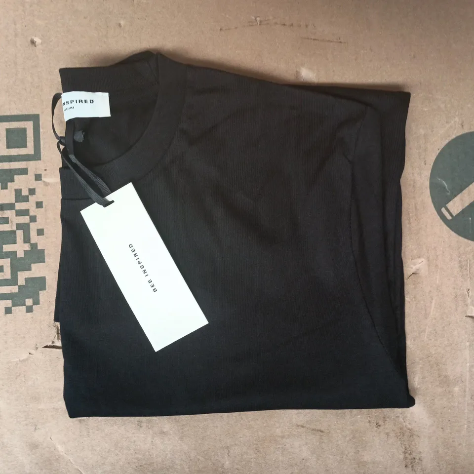 BEE INSPIRED CREW-NECK SHORT SLEEVE T-SHIRT IN BLACK SIZE MEDIUM
