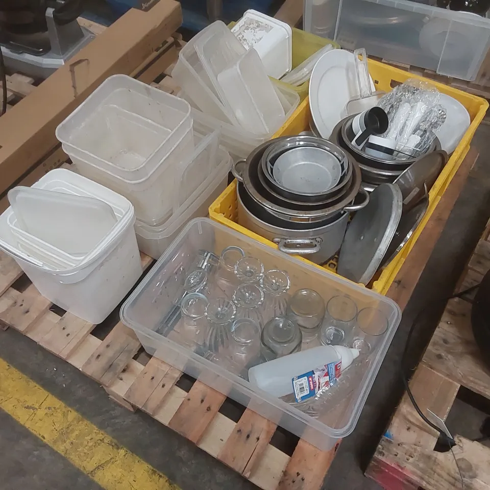 PALLET CONTAINING A LARGE QUANTITY OF ASSORTED CATERING ITEMS ECT