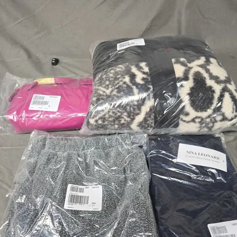 APPROXIMATELY 15 ASSORTED CLOTHING AND FASHION ITEMS IN VARIOUS STYLES, SIZES, AND COLOURS