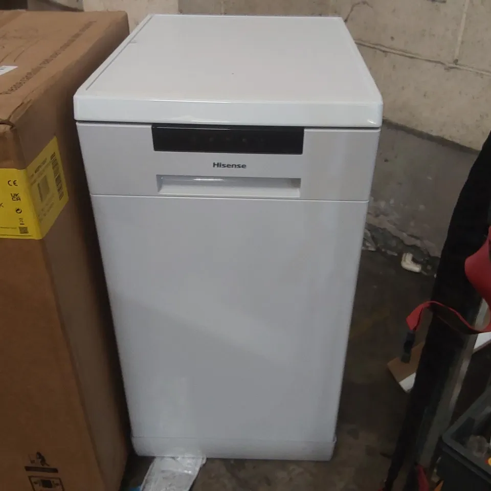 BOXED SWAN SR156150W 47CM UNDER-COUNTER FREEZER - WHITE