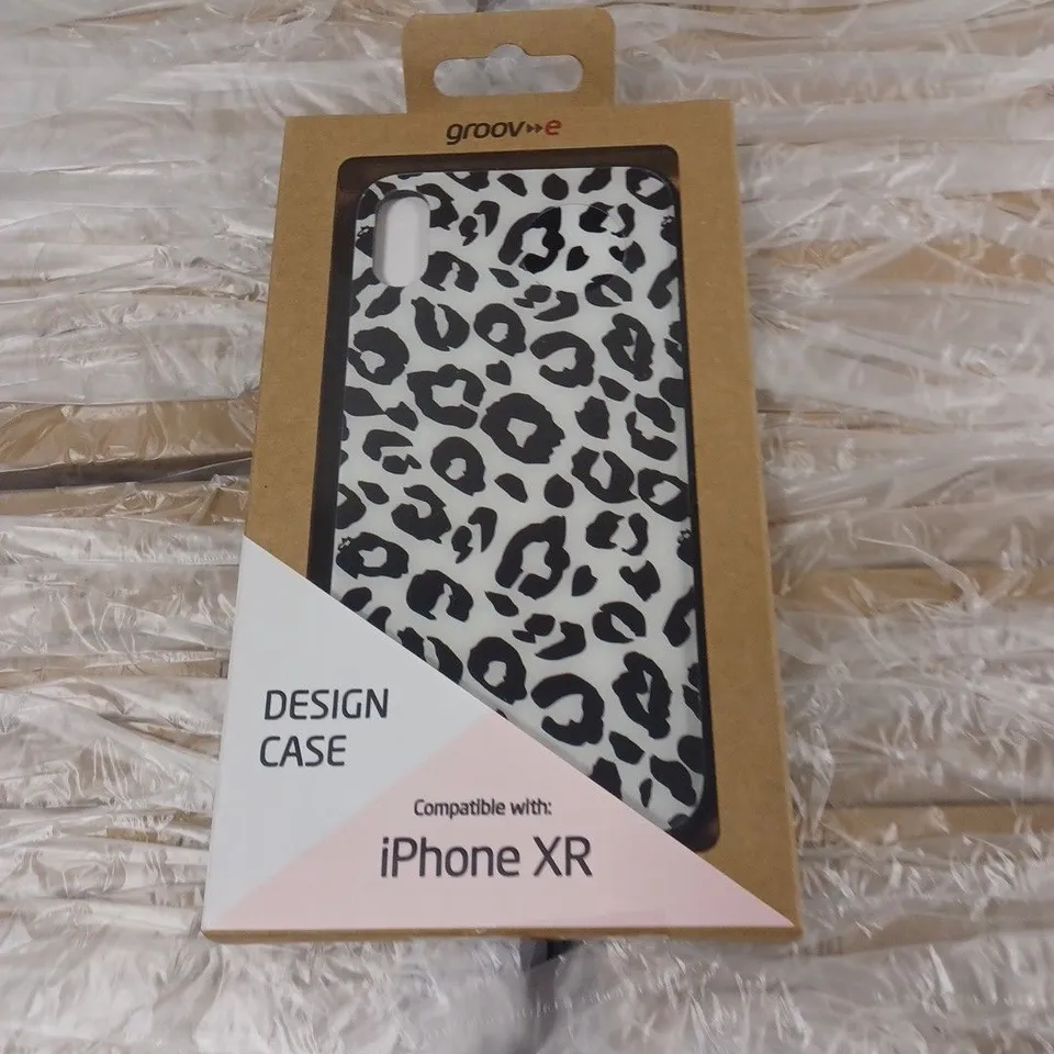 LOT OF APPROXIMATELY 100 GROOVE DESIGN ANIMAL CASES FOR IPHONE XR