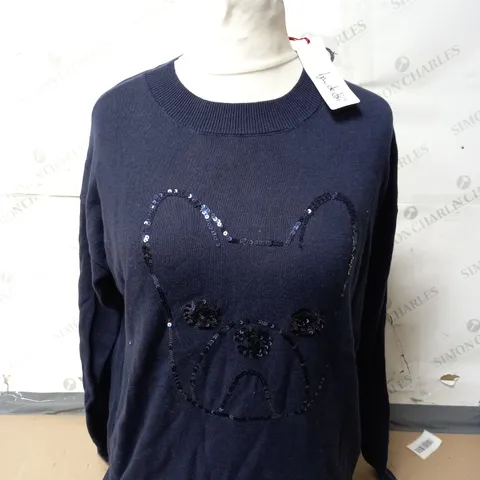 APPROXIMATELY 20 ASSORTED ITEMS OF WOMEN'S CLOTHING TO INCLUDE BEN DE LISI JUMPER SIZE M, KIM&CO TOP SIZE S, PRETTY YOU LONDON ROBE SIZE L/XL