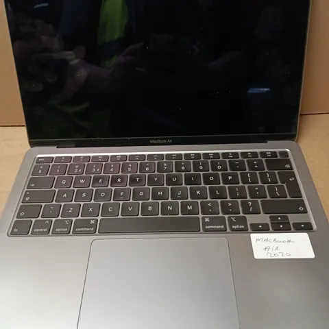 APPLE MACBOOK AIR