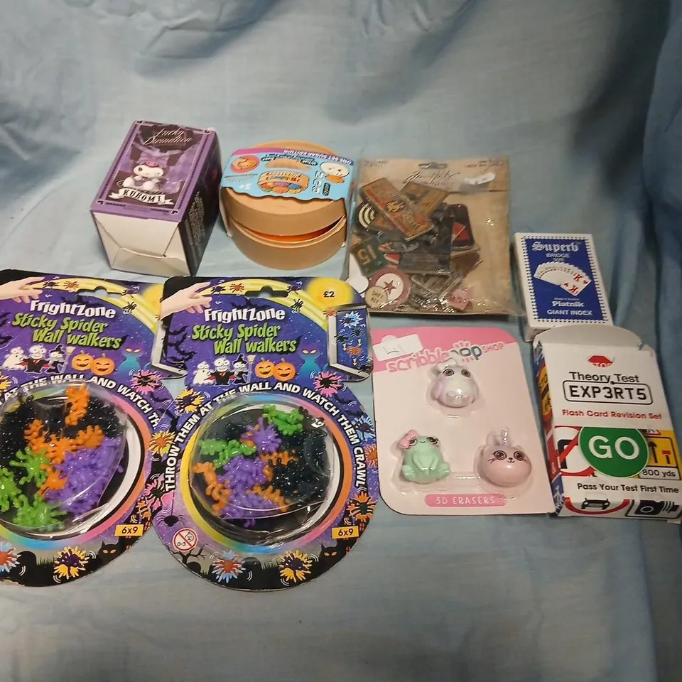 LARGE QUANTITY OF ASSORTED TOYS AND ACCESSORIES TO INCLUDE; FRIGHTZONE STICKY SPIDER WALL WALKERS, THEORY TEST EXPERTS FLASH REVISION CARDS, PLAYING CARDS AND SCRIBBLE POP SHOP 3D ERASERS