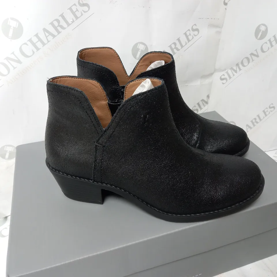 BOX CONTAINING SHOE BOX OF FELICITY LIV METALLIC ANKLE BOOTS BLACK SIZE 3