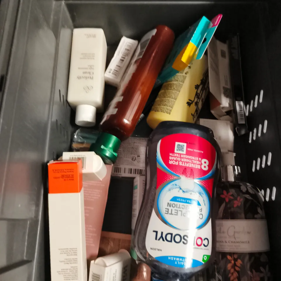 APPROXIMATELY 20 HEALTH AND BEAUTY PRODUCTS TO INCLUDE HERBAL ESSENCES SHAMPOO, CORSODYL MOUTH WASH AND NIVEA SHOWER GEL