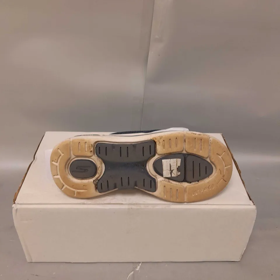 BOXED SKECHERS ARCH FIT SANDALS SIZE 4