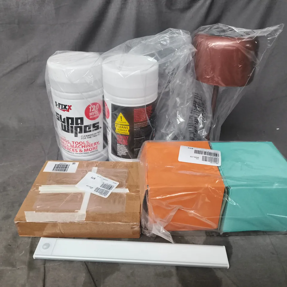 APPROXIMATELY 15 ASSORTED ITEMS TO INCLUDE SFIXX SUPA WIPES, RE SENSOR LIGHT, DUAL POWER LAMP, ETC