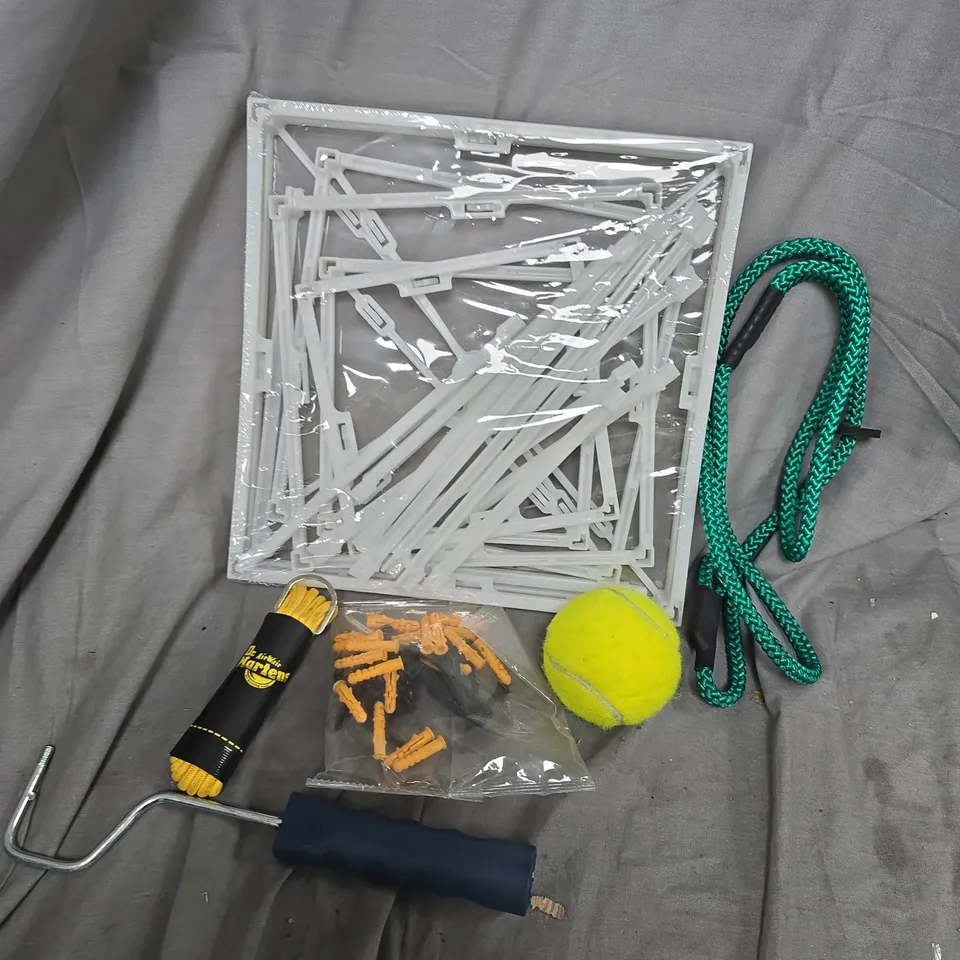 APPROXIMATELY 10 ASSORTED HOUSEHOLD ITEMS TO INCLUDE TENNIS BALL, PAINT ROLLER HANDLE, DR MARTENS LACES, ETC