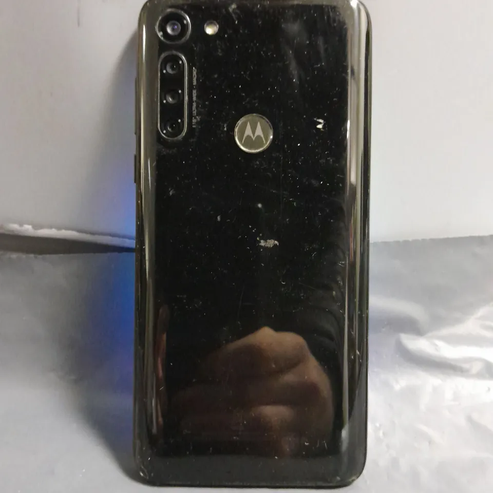 MOTOROLA MOTO G8